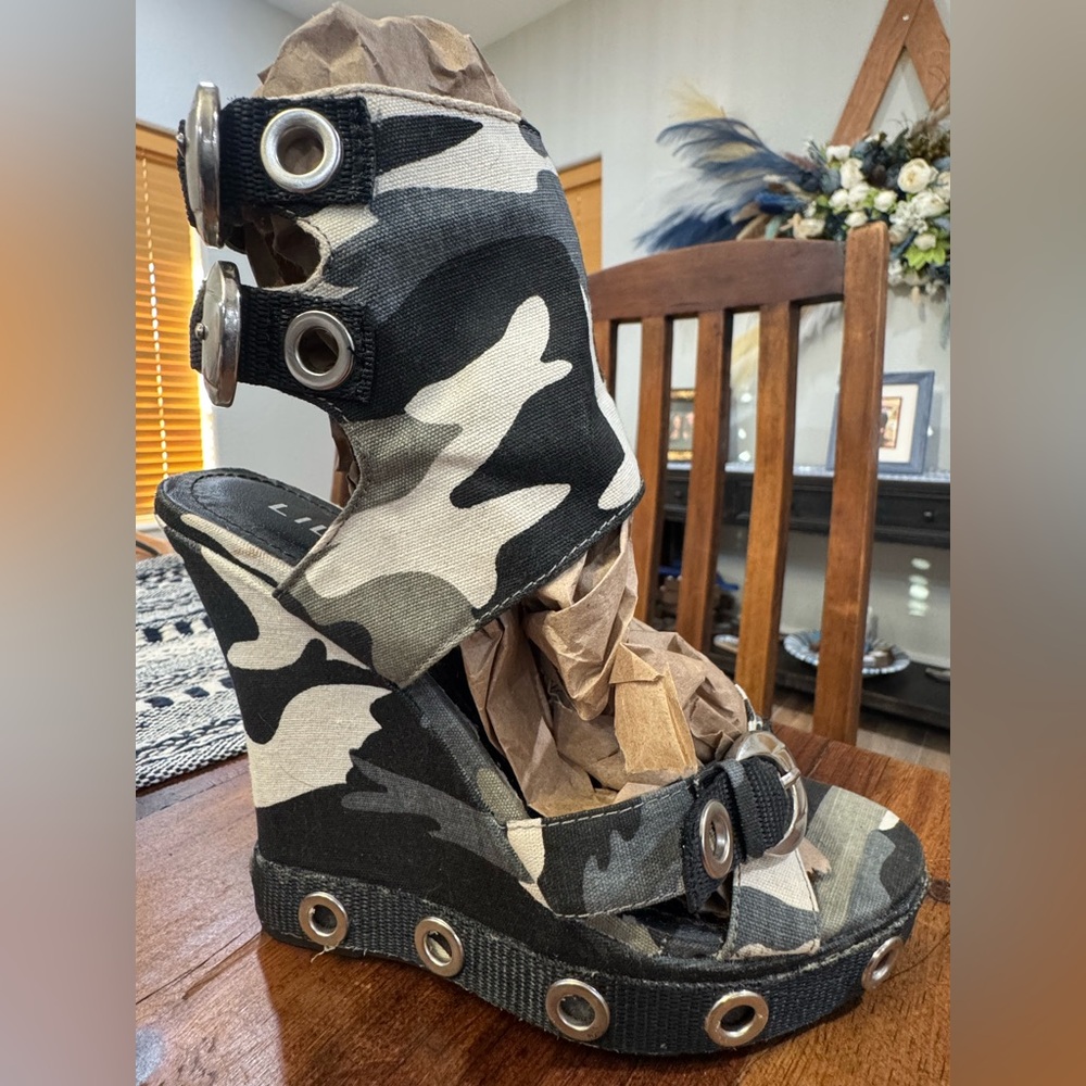 Liliana Black and Gray Camouflage Wedge Platform Sandals-Size 7